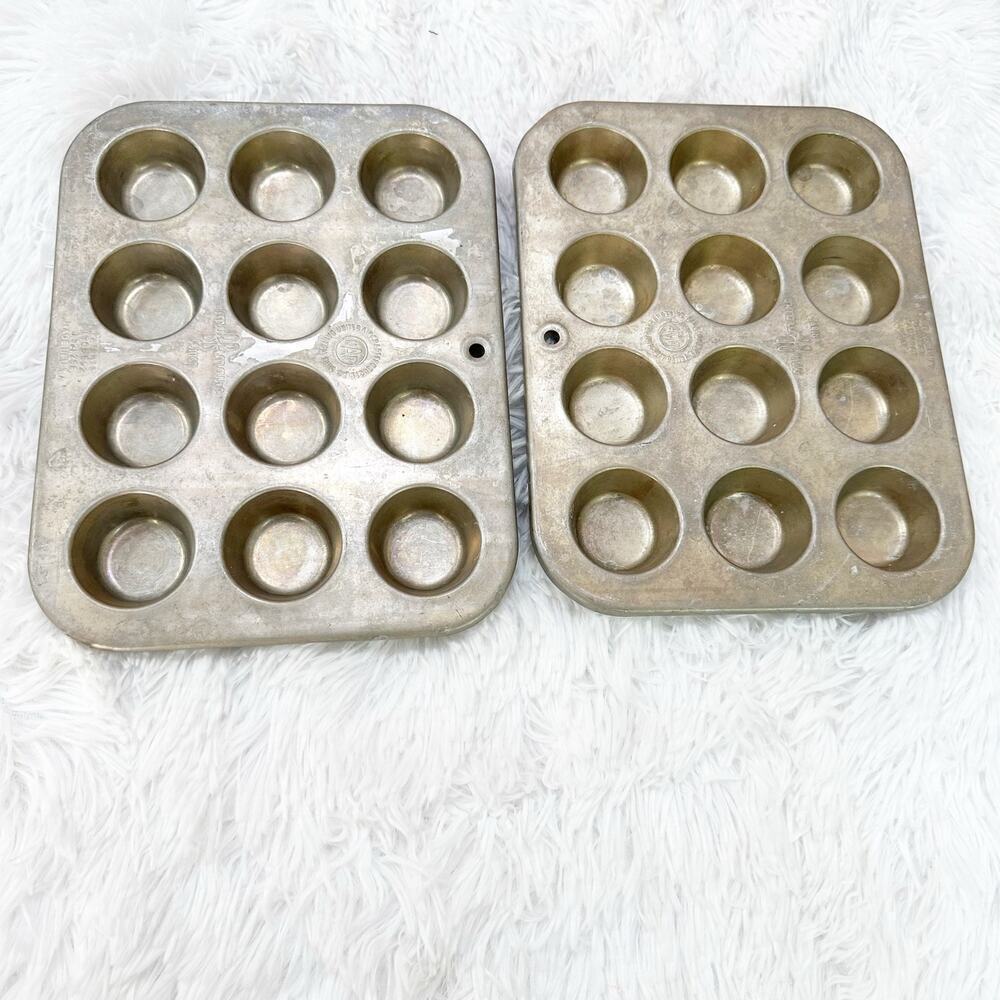Vintage Muffinaire Junior 906592 Muffin Baking 12 Hole Pan